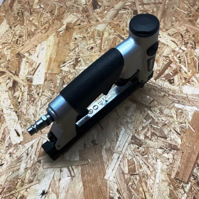 Фото TRUSTY TYI-95/16S пневматический степлер в интернет-магазине ToolHaus.ru