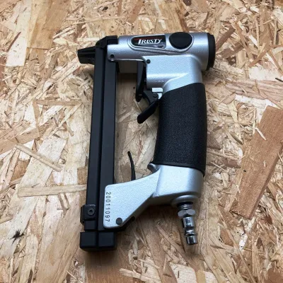 Фото TRUSTY TYI-95/16S пневматический степлер в интернет-магазине ToolHaus.ru