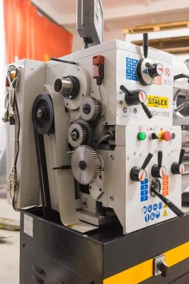 Фото Токарно-винторезный станок STALEX CM6241/1000 в интернет-магазине ToolHaus.ru